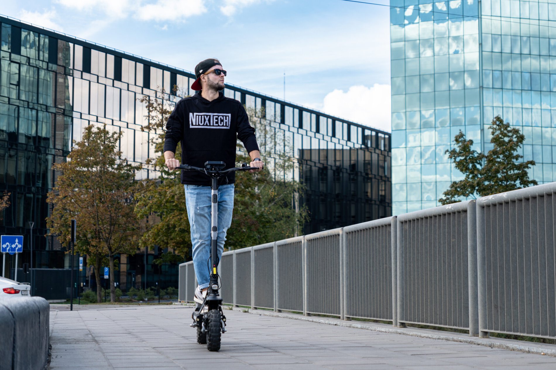 ANGWATT CS1 electric scooter for €560 — Niuxtech